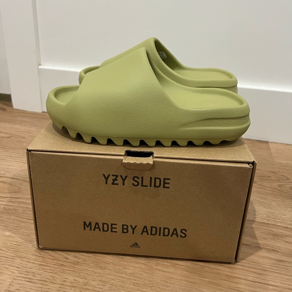 Adidas YZY Slide in Moss Green